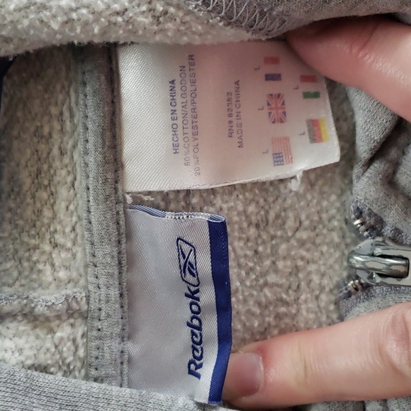 Used Reebok zipper sweatshirt - Picture 2 of 4